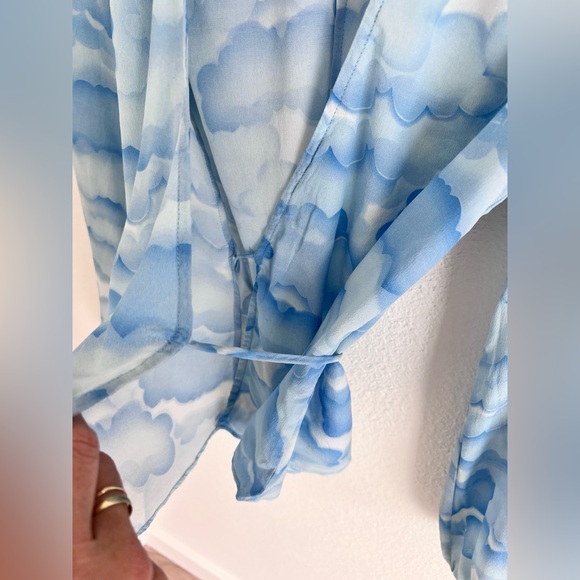 REALISATION PAR blue cloud print silk wrap top / size XXS - Picture 3 of 7